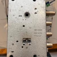 Serratura per porta blindata marca CISA DX destra