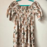 vestito con motivi floreali