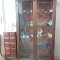 cassettiera e vetrina