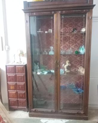 cassettiera e vetrina
