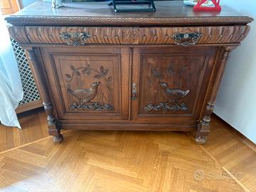   credenza antica a due ante e due cassetti 