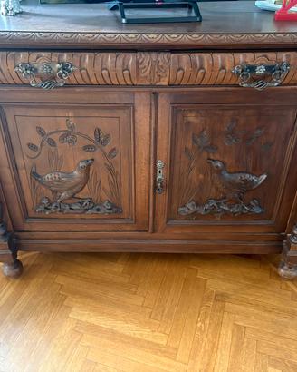  credenza antica a due ante e due cassetti 