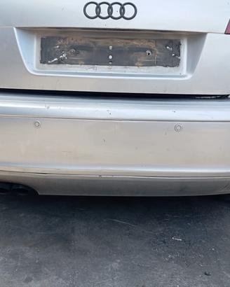 Paraurti posteriore con sensori di parcheggio AUDI