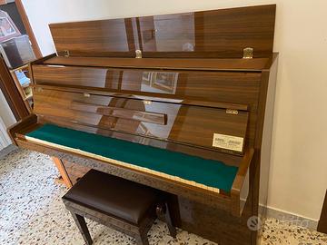 Pianoforte yamaha a muro