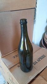 Bottiglie bottiglie bottiglie per travaso vino