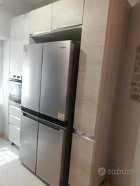 Colonna dispensa cucina con due pensili