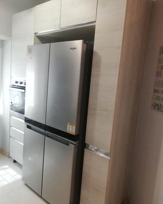 Colonna dispensa cucina con due pensili