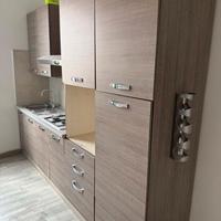 Cucina + tavolo da pranzo + letto + unità interna
