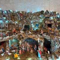 Presepe artigianale completo ed illuminato