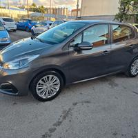 Peugeot 208 PureTech 82 5 porte Allure