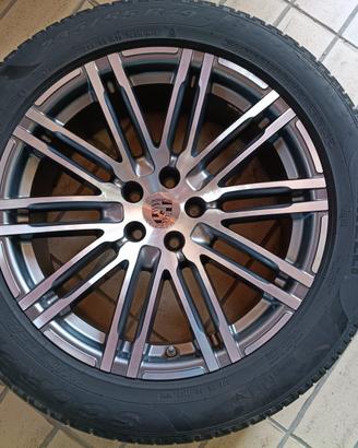 Cerchi Porsche Macan con gomme invernali