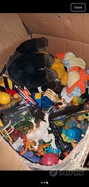 2 Scatoloni di giocattoli e peluche vari