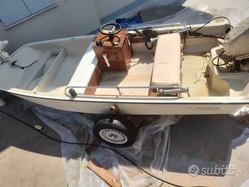 Motoscafo Boston Whaler 13 con motore Mercury 25 C