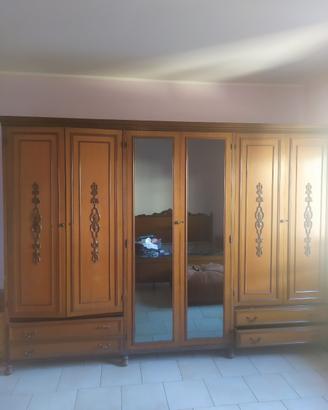 armadio antico per stanza da letto