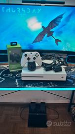 Xbox One S 1TB 2018 + Charging Station Controller
