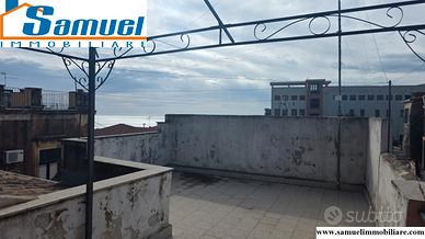 Acireale, rifugio d'amore con terrazzo (CT)