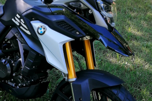 Bmw g 310 gs cosmic black
