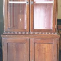 credenza con vetrina