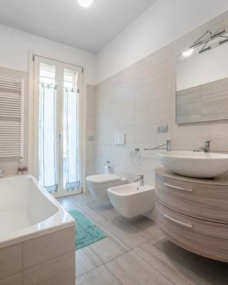 Arredo bagno sottolavabo, lavabo a coppa e pensili