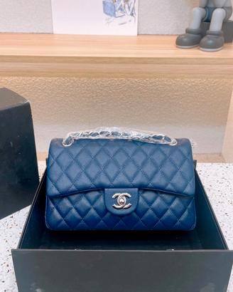 Borsa Chanel Classic Flap Medium in Pelle Caviar B