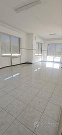 Locale commerciale/ufficio 215mq Zona Industriale