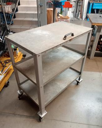carrello portatrezzi