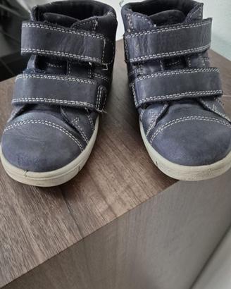 scarpe bimbo chiuse a strappo