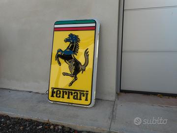 Insegna luminosa FERRARI