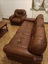 Divano , due poltrone e tavolo da sala