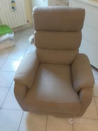 Poltrona massaggiante con poggiapiedi