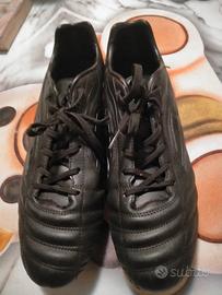 Scarpe da calcio con tacchetti