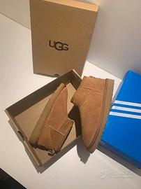 UGG Super mini stivali marrone castagna 37