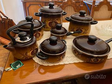 Batteria da cucina in acciaio porcellanato disegna