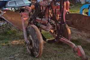 Aratro carrellato idraulico per fiat 70 c