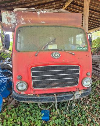 camion d'epoca Om  Lupetto