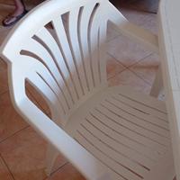 tavolo con sedie da giardino 