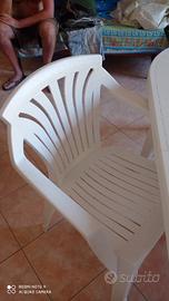 tavolo con sedie da giardino 