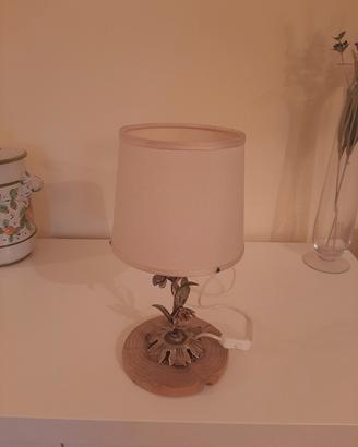 LAMPADA DA APPOGGIO  CON STELO IN FERRO BATTUTO 