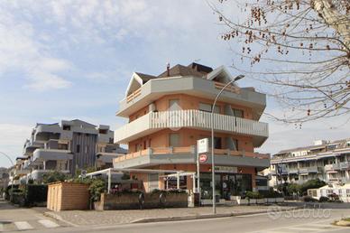 3 LOCALI A FRANCAVILLA AL MARE