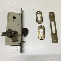 Serratura a infilare con gancio Welka