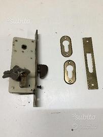 Serratura a infilare con gancio Welka