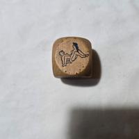 dado erotico in legno