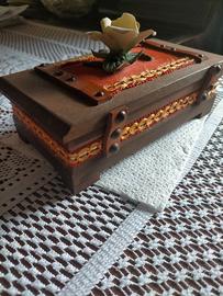 PORTAGIOIE IN LEGNO CON APPLICAZIONE CAPODIMONTE