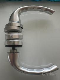 Nuova maniglia moderna cromo satinato