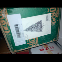 albero di natale innevato