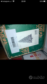 albero di natale innevato