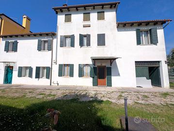 VILLA A SCHIERA D'ANGOLO A TREVISO