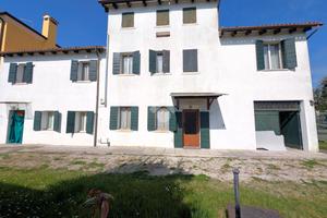 VILLA A SCHIERA D'ANGOLO A TREVISO
