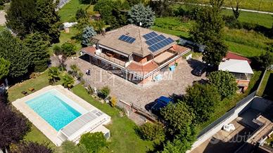 VILLA DI PRESTIGIO CON PISCINA