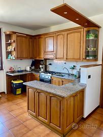 SVENDITA- CUCINA LEGNO MASSELLO/ TOP GRANITO